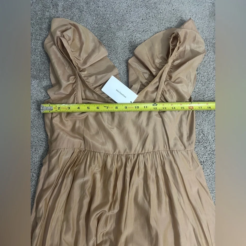 O.p.t. One Pretty Time Nude Tiered
Flowy Maxi Dress Womens Size M - Picture 12 of 13
